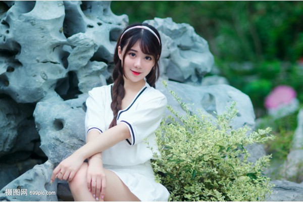 Mom Lin Hao held Lin Qiao's skirt and shouted.